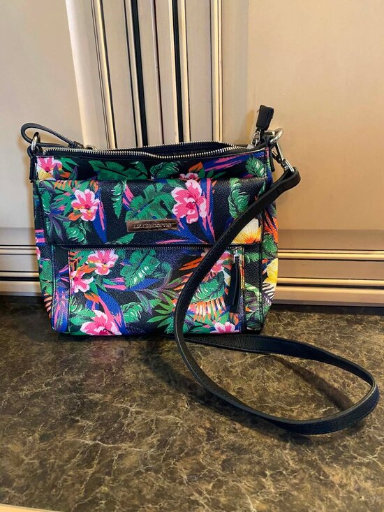 Liz Claiborne Handbags - Liz Claiborne Purse